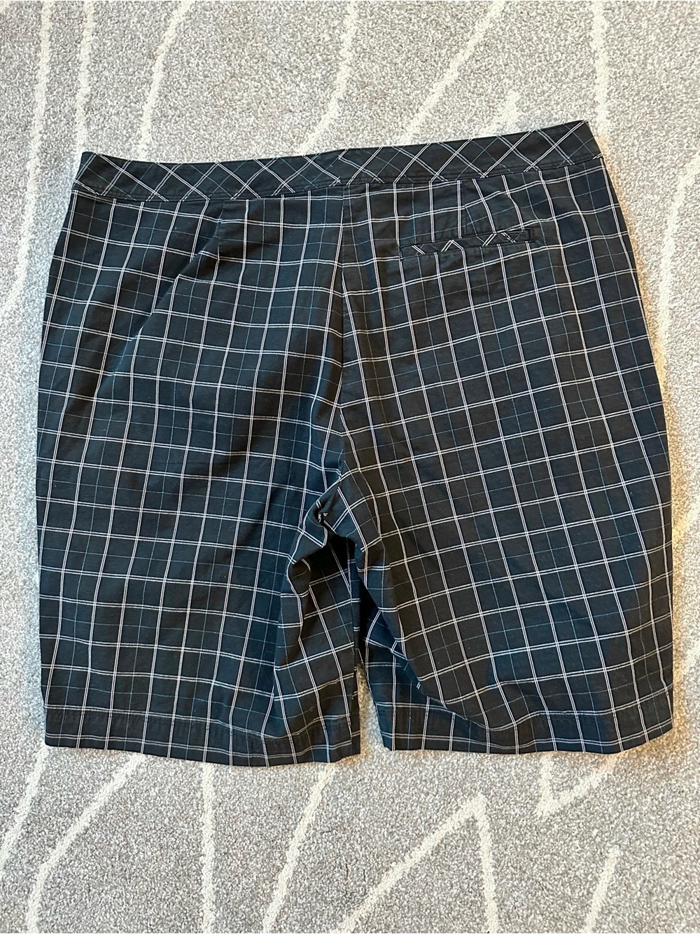 Izod Black Plaid Bermuda Golf Shorts - Picture 2 of 4